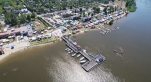 Wydarzenie Sportowe: Mistrzostwa świata w Sportach Motorowodnych w Żninie, ujęcie znad wody, z powietrza, wykonane przez VisDron